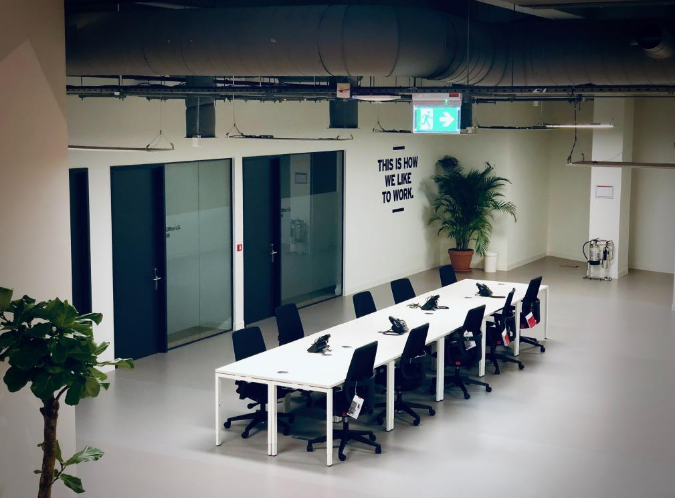 上海办公室装修：会议室颜色搭配的艺术