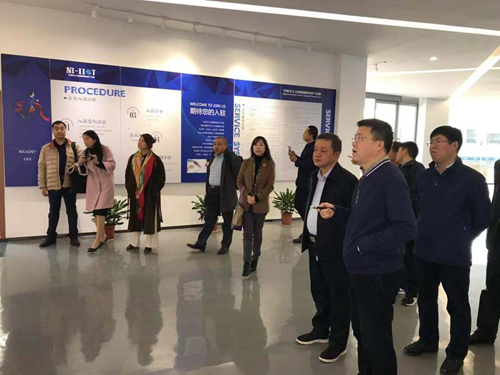 新郑市考察团一行莅临爱体育电子首页考察宁波工业物联网特色产业园