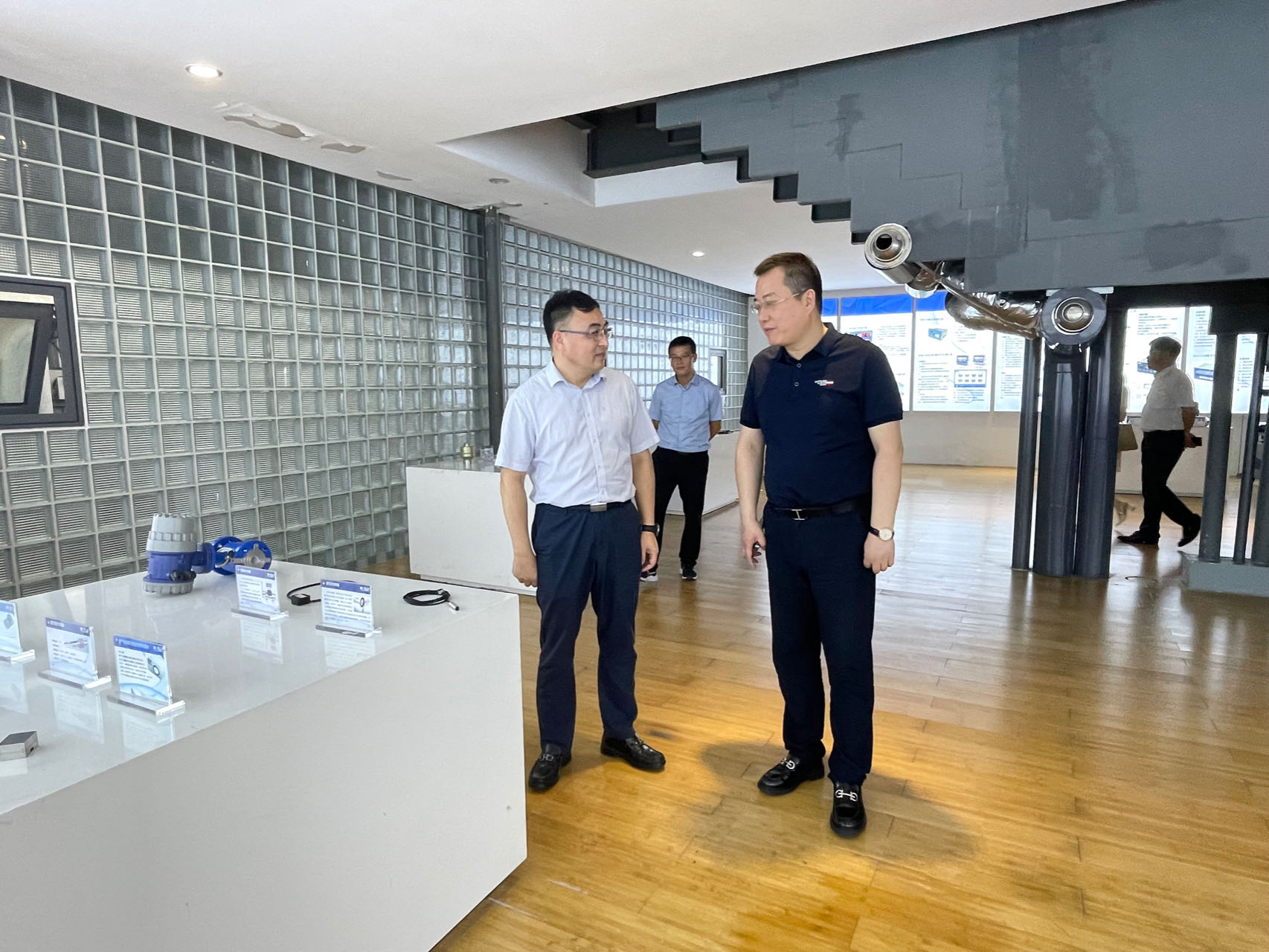 宁波市委副秘书长、甬江科创办常务副主任徐云一行莅临爱体育电子首页调研交流